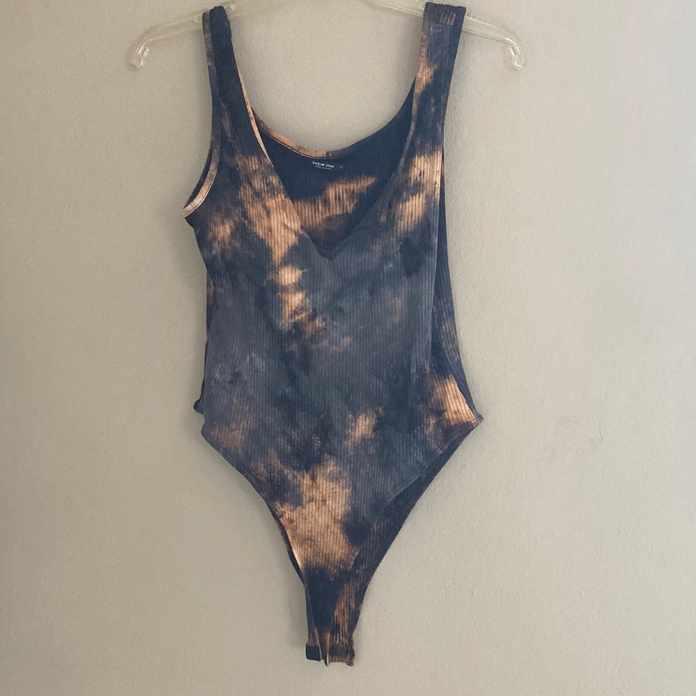 Curve tie dye bodysuit
